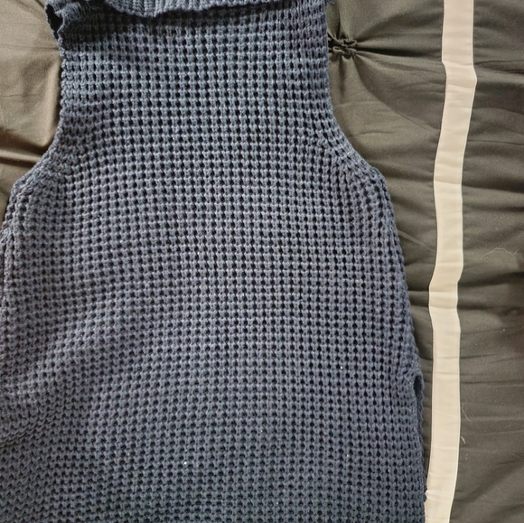 Kosmios Navy Sleeveless Sweater longer in the back w/turtle neck - Picture 1 of 7